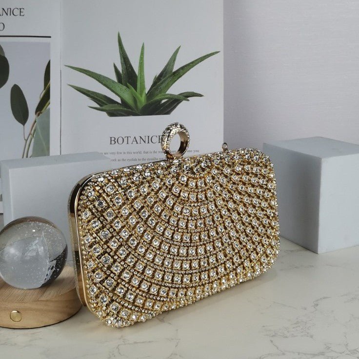 Superbe pochette à paillettes avec façade en cristal – Sac de soirée carré tendance pour fêtes et galas (MAC275)