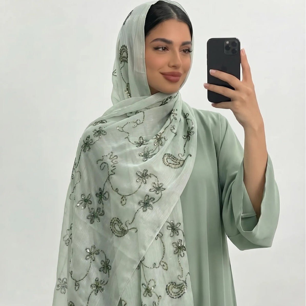 Écharpe Hijab Brodée à Fleurs et Sequins (MH244)