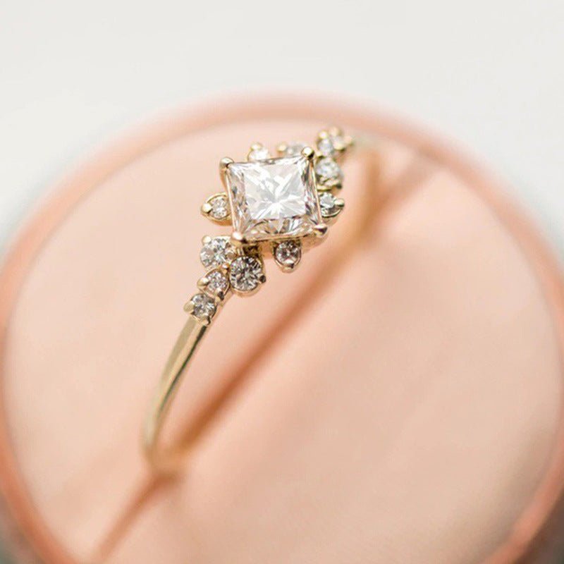 Bague carrée luxueuse en zirconium (MAC196)
