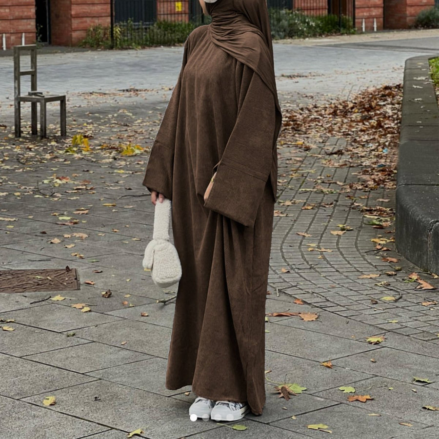 Abaya en velours côtelé unie et simple | Abaya modeste chaude en velours côtelé pour l'automne ou l'hiver (MA129)