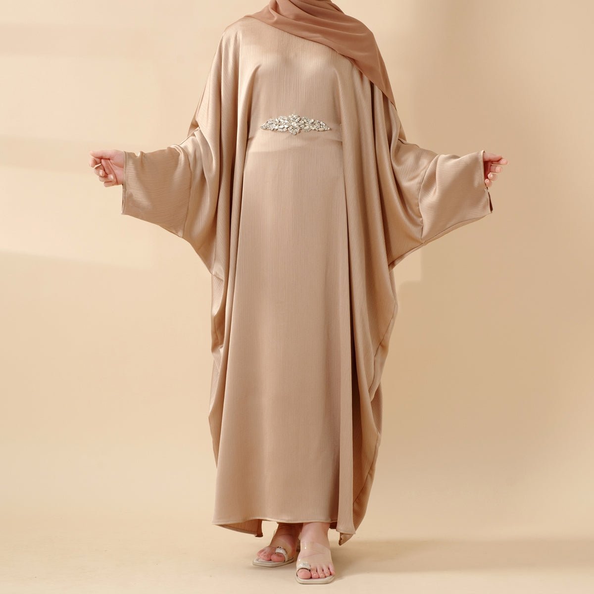 Kaftan modeste pour occasions spéciales : Abaya à manches chauve-souris avec taille strassée (MA135)