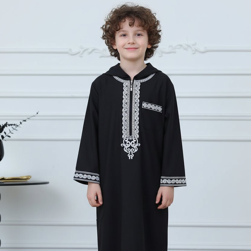Thobe brodé à capuche pour garçons avec poches (MKB010)