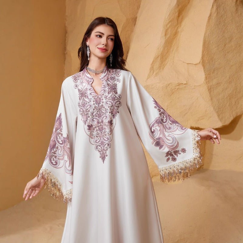 Abaya de soirée brodée Luxe | Robe maxi à manches évasées avec détail à franges (MA338)