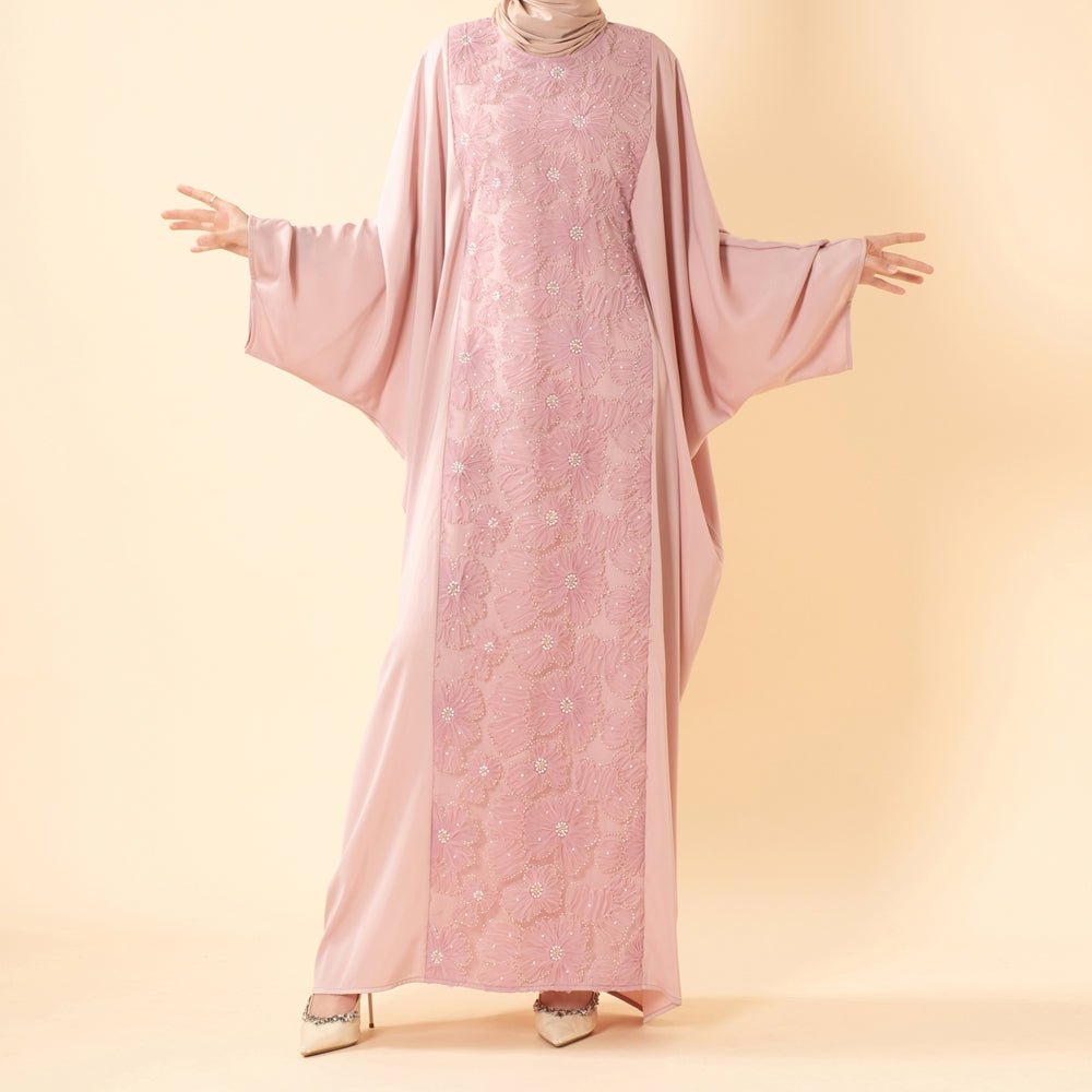Abaya Chauve-Souris Luxe en Ruban 3D Brodé avec Ceinture Ajustable (MA431)
