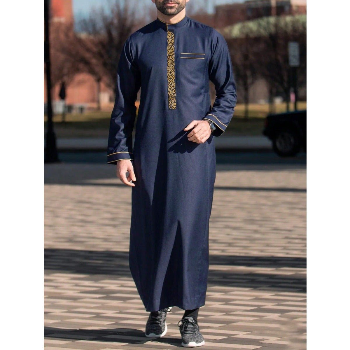 Thobe Premium Brodé à Col Officier Marine & Blanc, Coupe Ample Robe Musulmane avec Broderie Dorée - Tenue Décontractée Modeste (MT034)