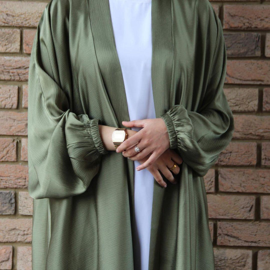 Abaya Ouverte en Satin à Manches Froncées (MOA048)