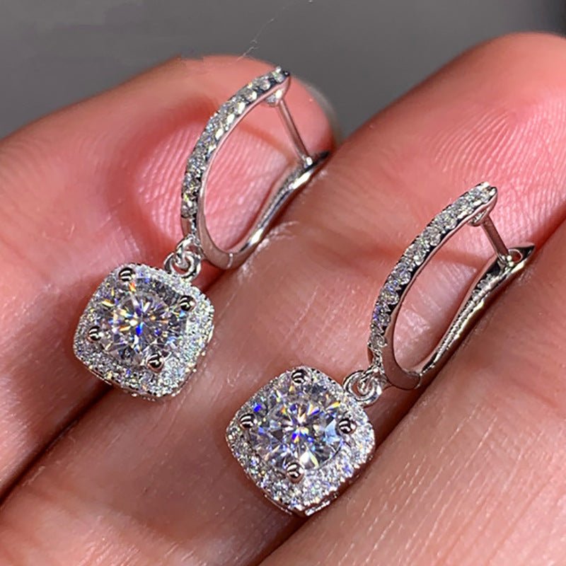 Boucles d'oreilles polyvalentes en zircone micro-pavée (MAC191)