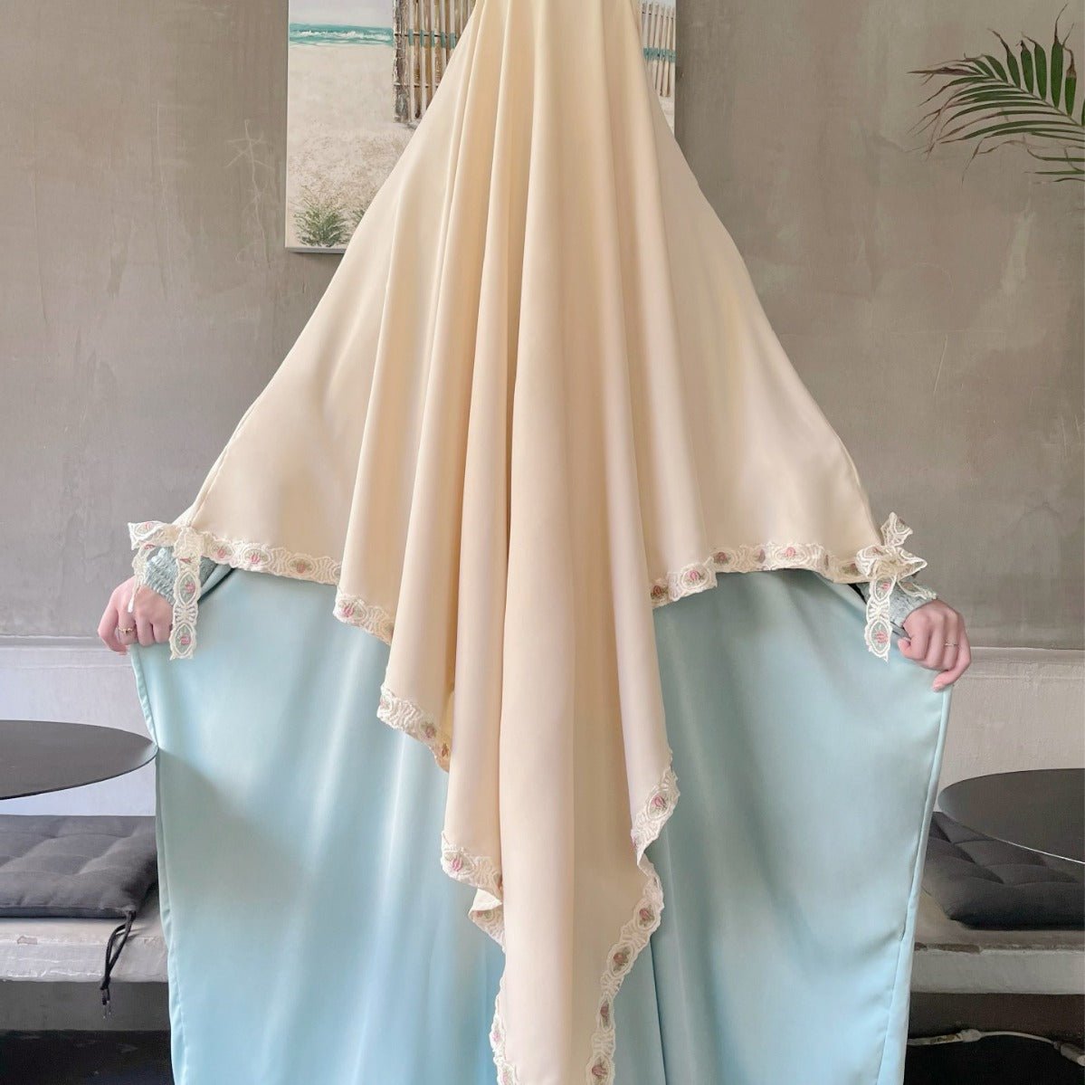 Khimar de prière brodé avec finition en dentelle (MK030)