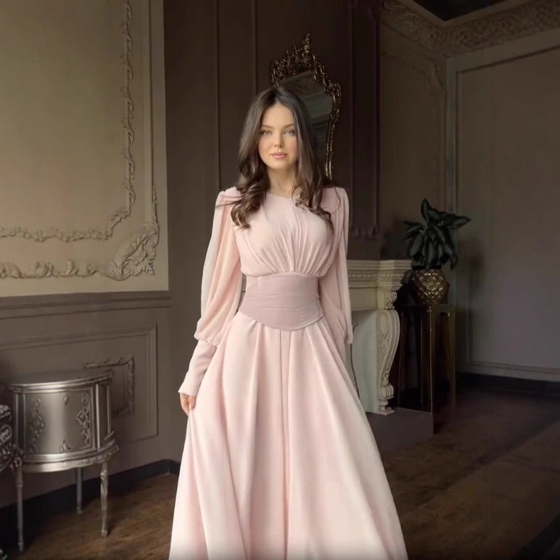 Robe élégante à manches bouffantes ornées de perles, avec taille contrastante (MA297)