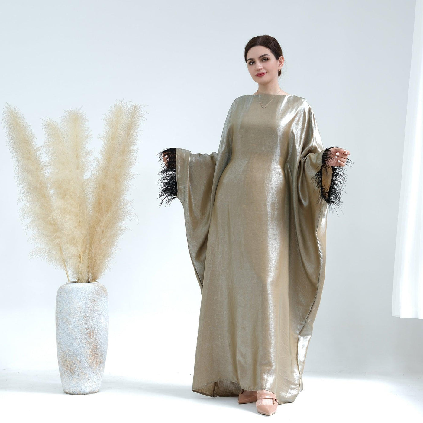 Abaya à Manches en Plumes pour Soirée (MA052)