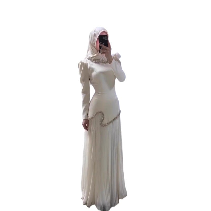 Robe Abaya Plissée Élégante avec Col et Taille Ornés de Diamants | Robe Maxi Musulmane Modeste avec Détail de Bride au Dos (MA294)