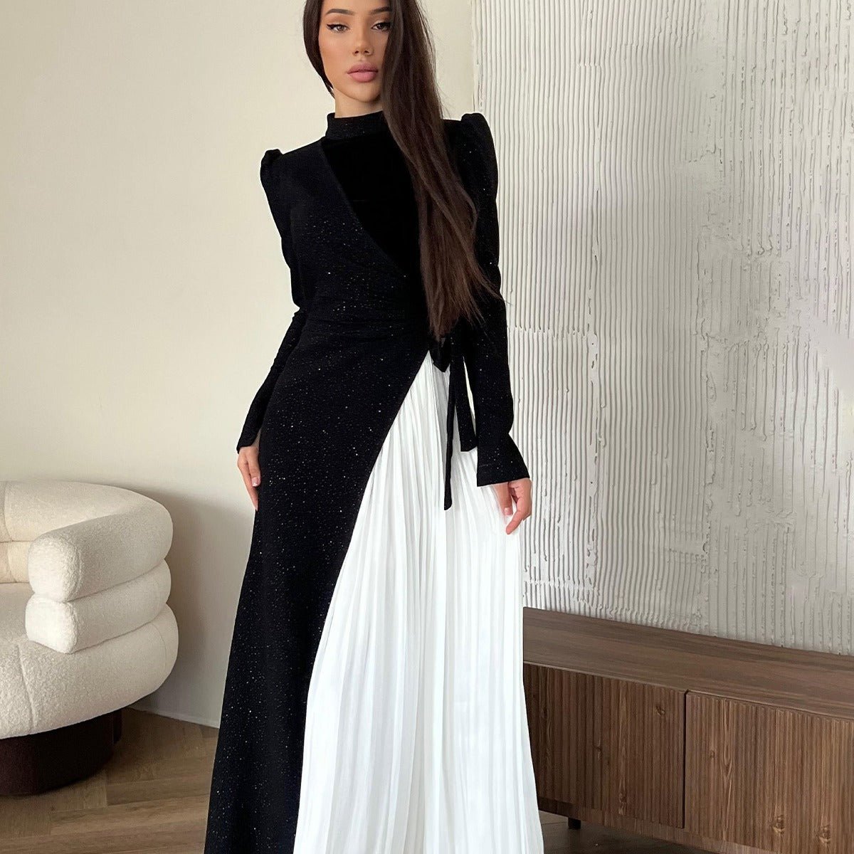 Robe Abaya élégante à col montant et manches longues, en noir et blanc, plissée avec empiècements et épaules bouffantes (MA195)