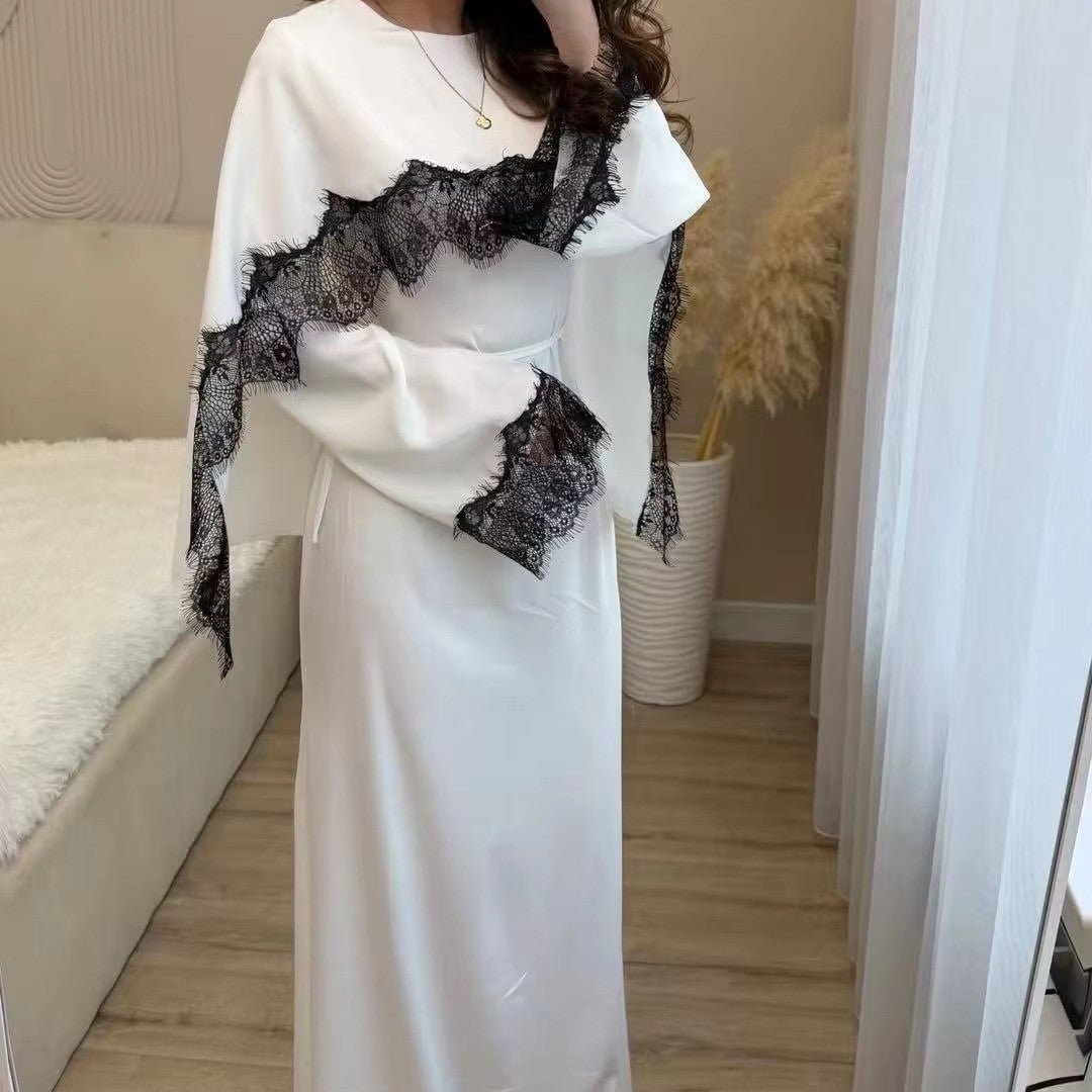 Robe Maxi en Satin avec Empiècement en Dentelle et Cape Fixe (MS438)
