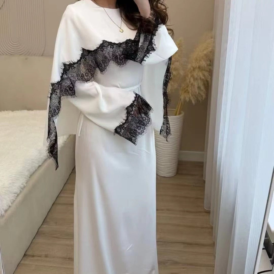 Robe Maxi en Satin avec Empiècement en Dentelle et Cape Fixe (MS438)