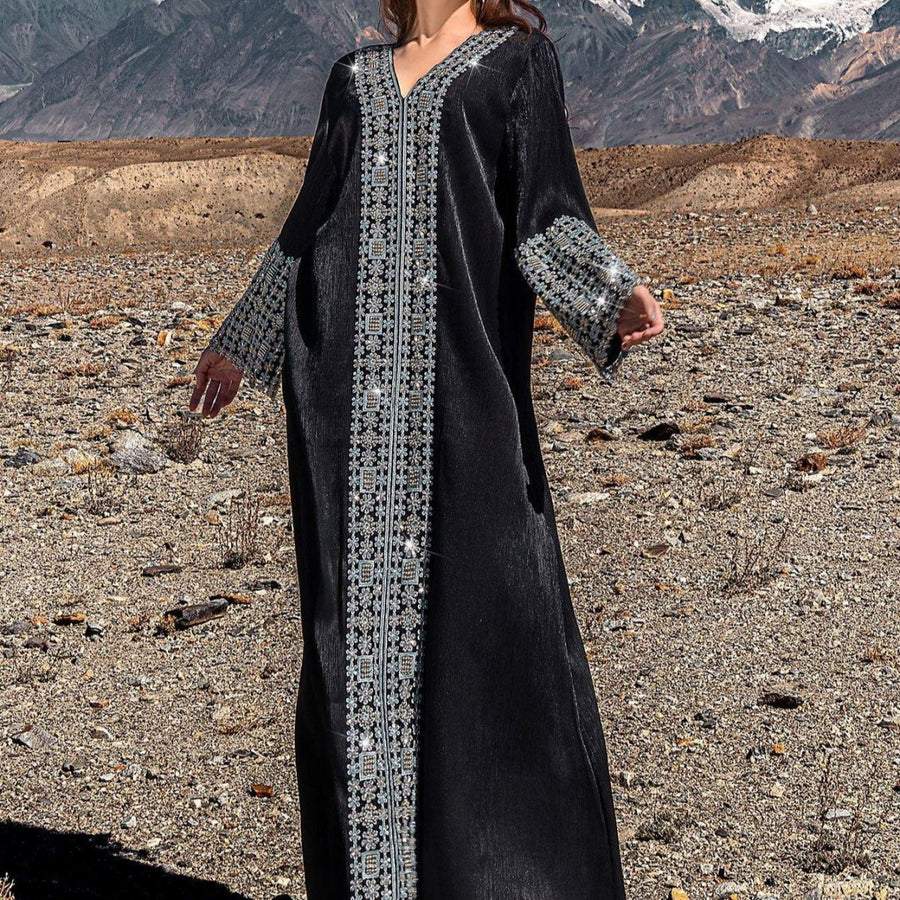 Abaya de Luxe Ornée de Cristaux et de Perles | Robe Maxi en Crêpe Nida Col en V (MA343)