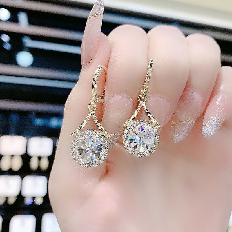Boucles d'oreilles pendantes élégantes et scintillantes en strass (MAC324)