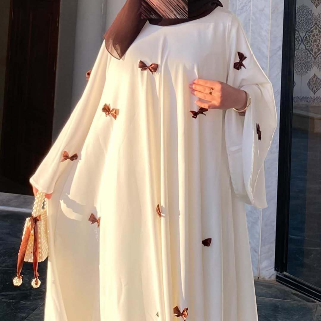 Abaya longue à ourlet ample, manches cloche et détail nœud papillon (MA151)
