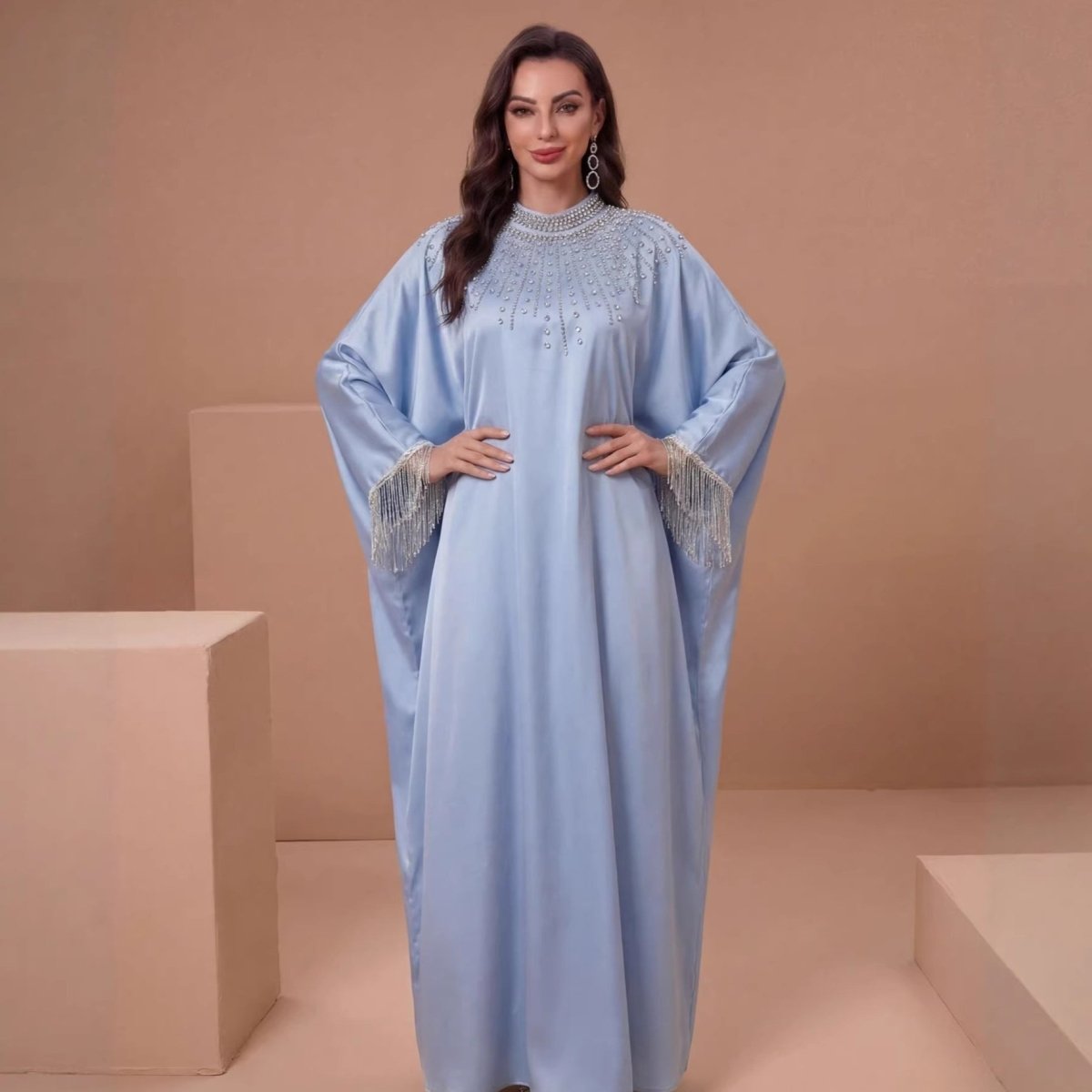 Kaftan en satin avec bustier en cristaux brodés à la main (MA420)