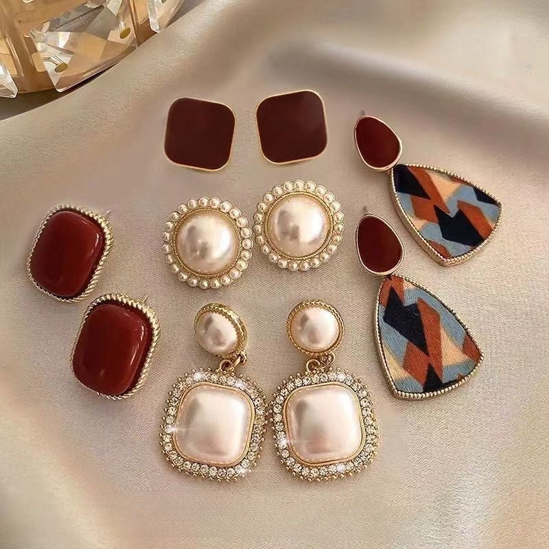 Boucles d'Oreilles Clous Perle Rouge Vin Vintage (MAC466)