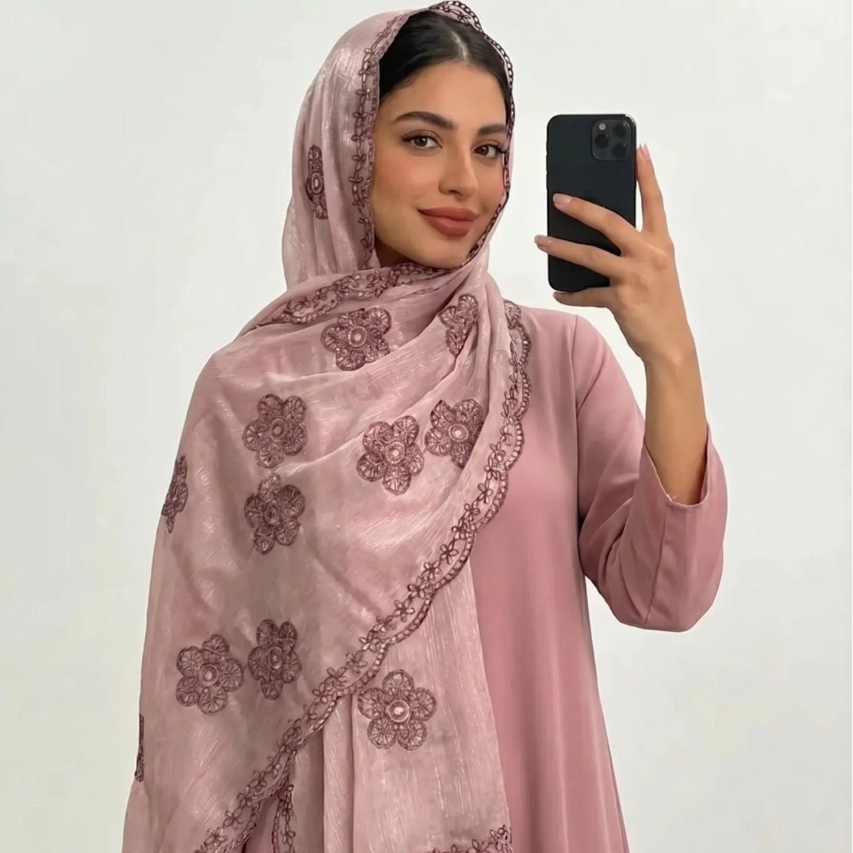 Écharpe Hijab Scintillante Brodée Fleurs (MH243)