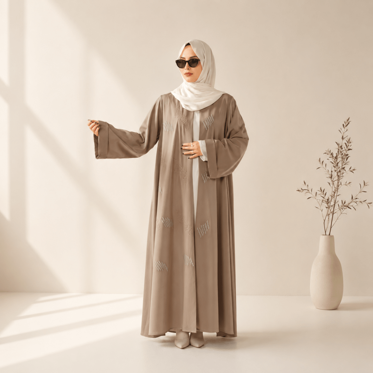 Pièce d'Archive Abaya en Broderie 3D avec Perles Géométriques - MP004 (Taille M Uniquement)
