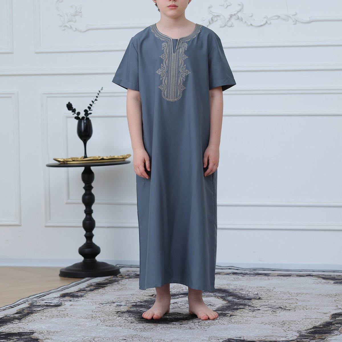 Qamis brodé pour garçons avec poches latérales (MKB029)