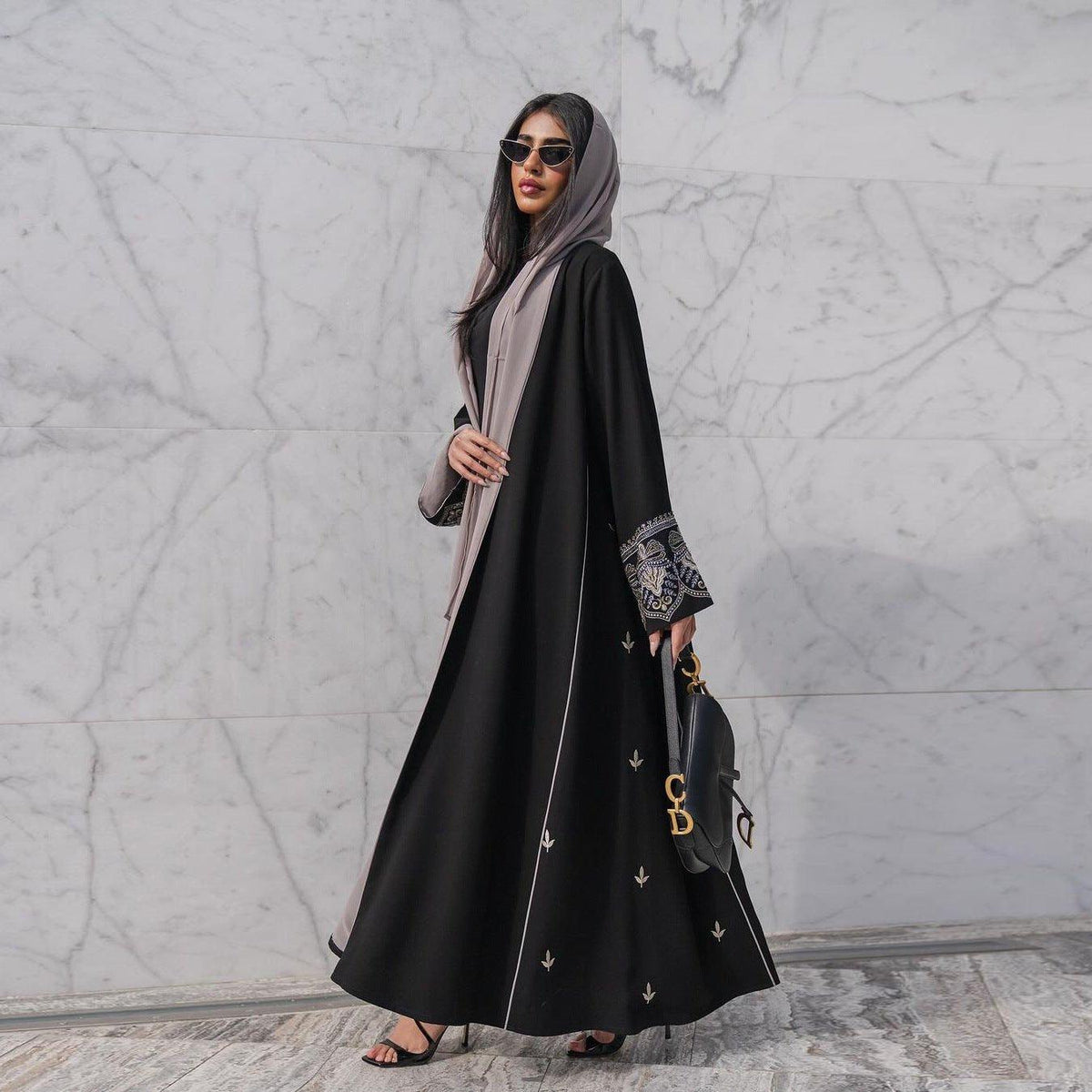 Abaya Ouverte Élégante Brodée (MOA062)