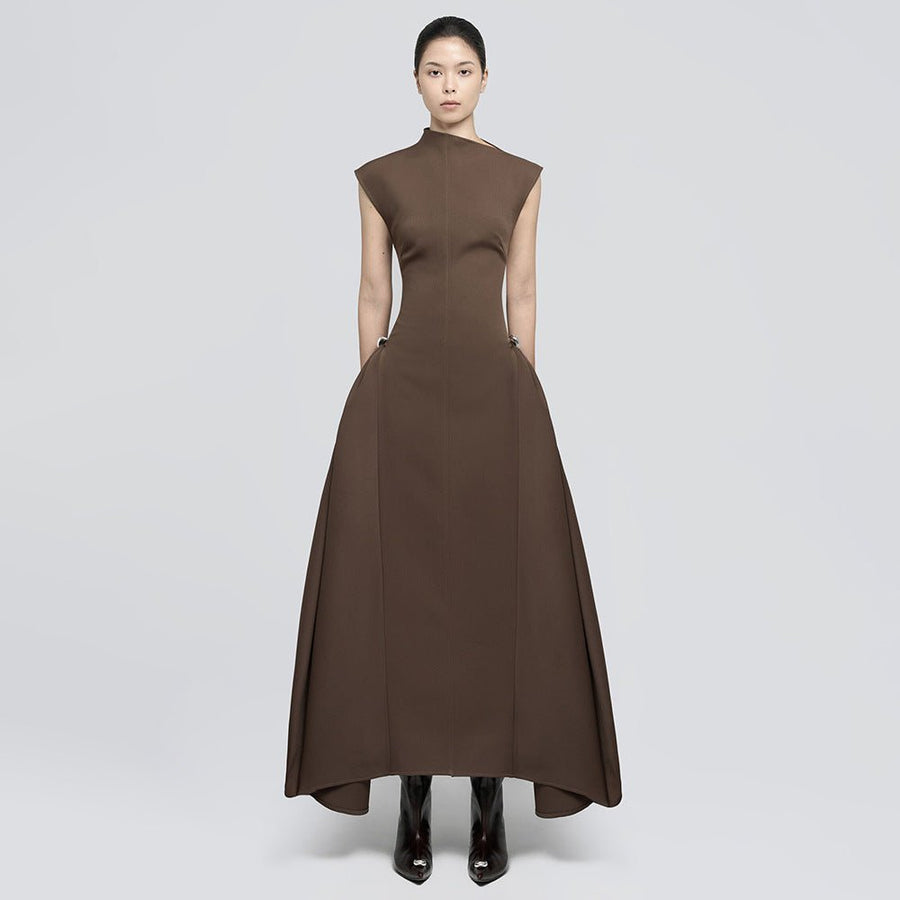 Robe Maxi Ajustée Sans Manches Minimaliste (MS382)
