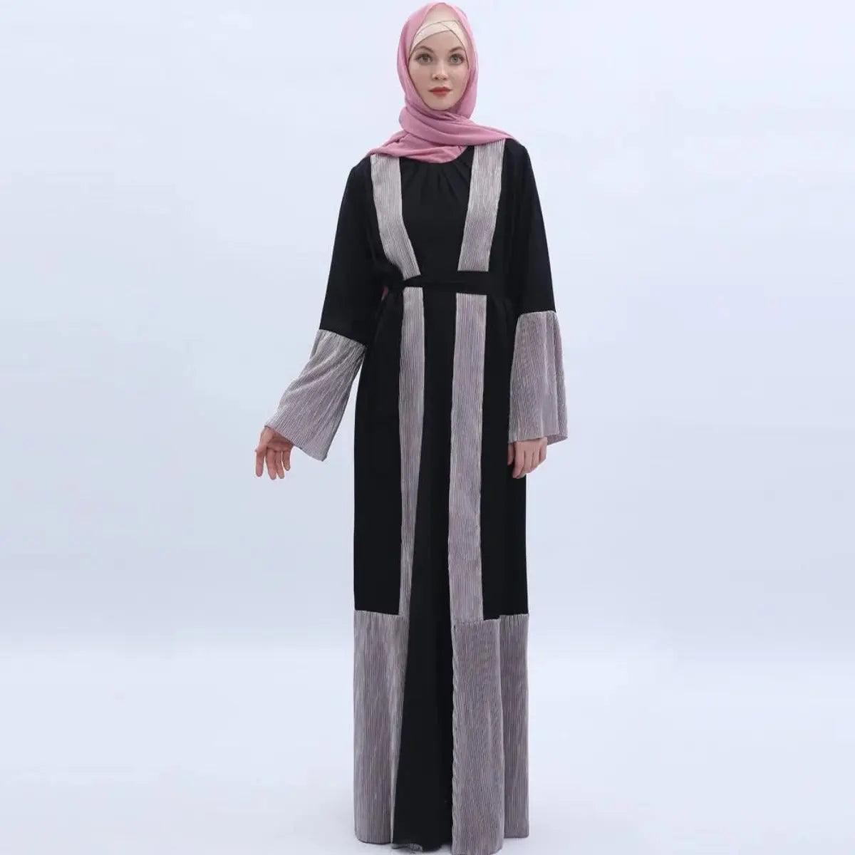 MO 001 Abaya Ouverte à Manches Trompette et Design Plissé