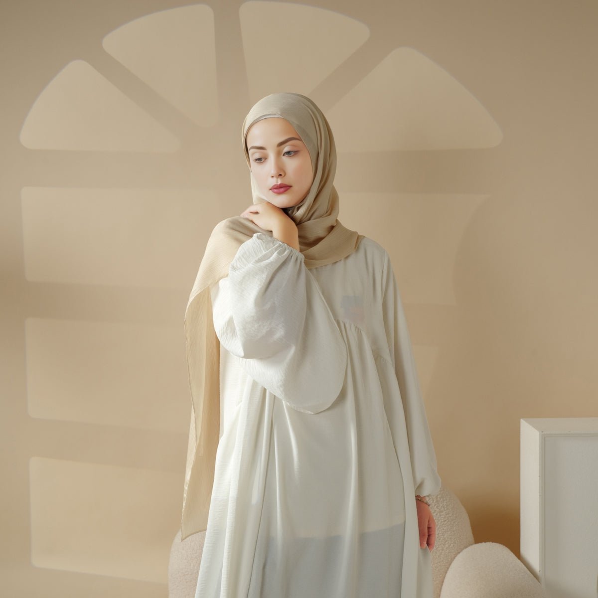 MH013 Hijab en satin texturé à motif étoile