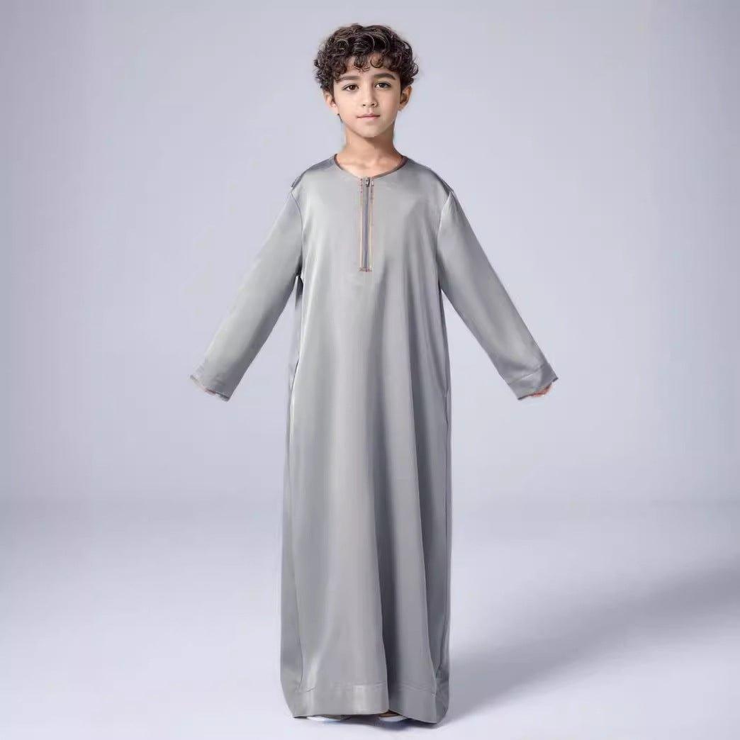MKB006 Thobe simple pour garçons en satin, col rond