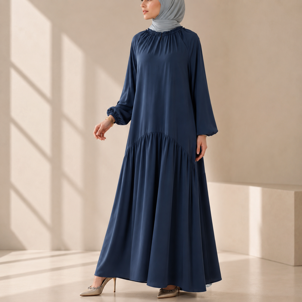 Robe maxi plissée coupe décontractée avec finition volantée et ceinture nouée (MA424)