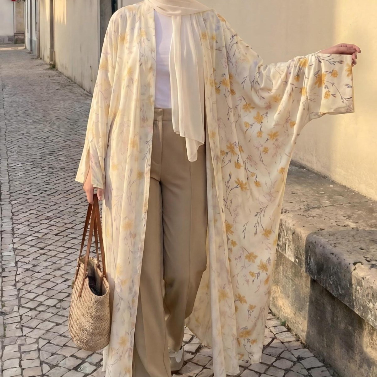 Abaya Ouverte à Poignets Noués Imprimé Floral Jaune (MOA342)