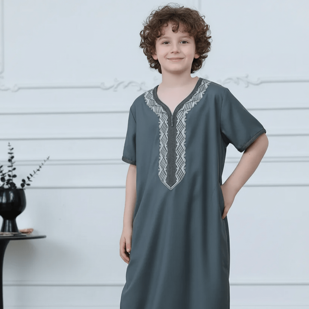 Qamis brodé pour garçon avec fermeture zippée (MKB012)