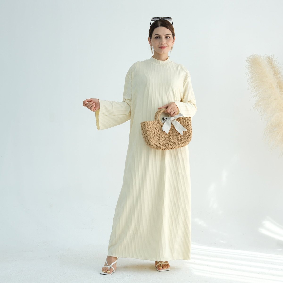 Abaya unie à col montant avec impression sous les bras (MA118)