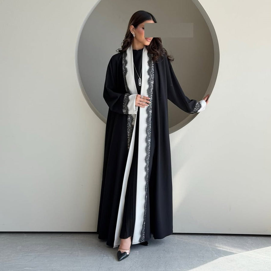 Abaya ouverte noire et blanche avec finition en dentelle (MOA311)