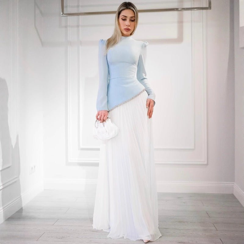 Robe de soirée élégante en mousseline bleu et blanc | Robe maxi plissée à col montant (MA298)