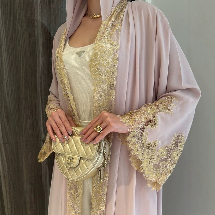 Abaya ouverte à manches évasées avec panneaux en dentelle et poches (MOA332)