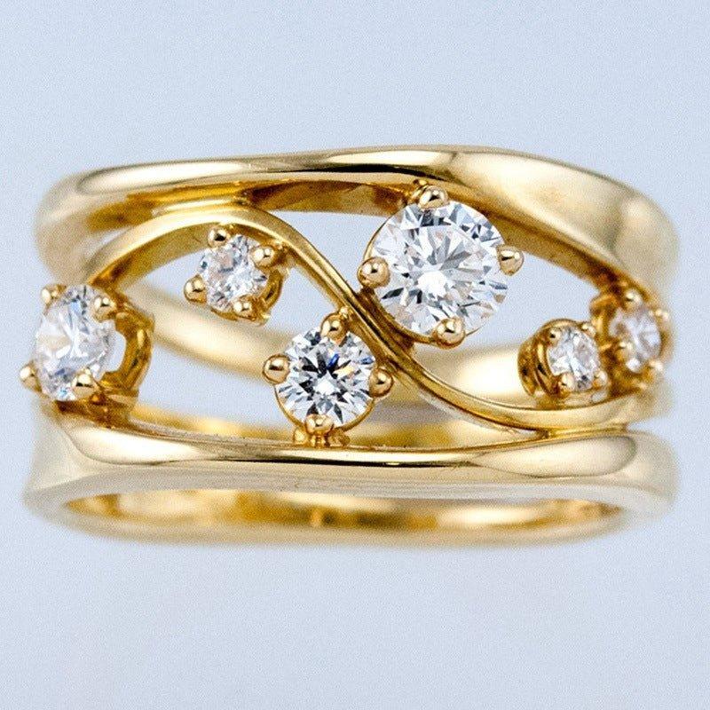 Bague en Zircone Dorée à Motif Géométrique Ondulé (MAC072)