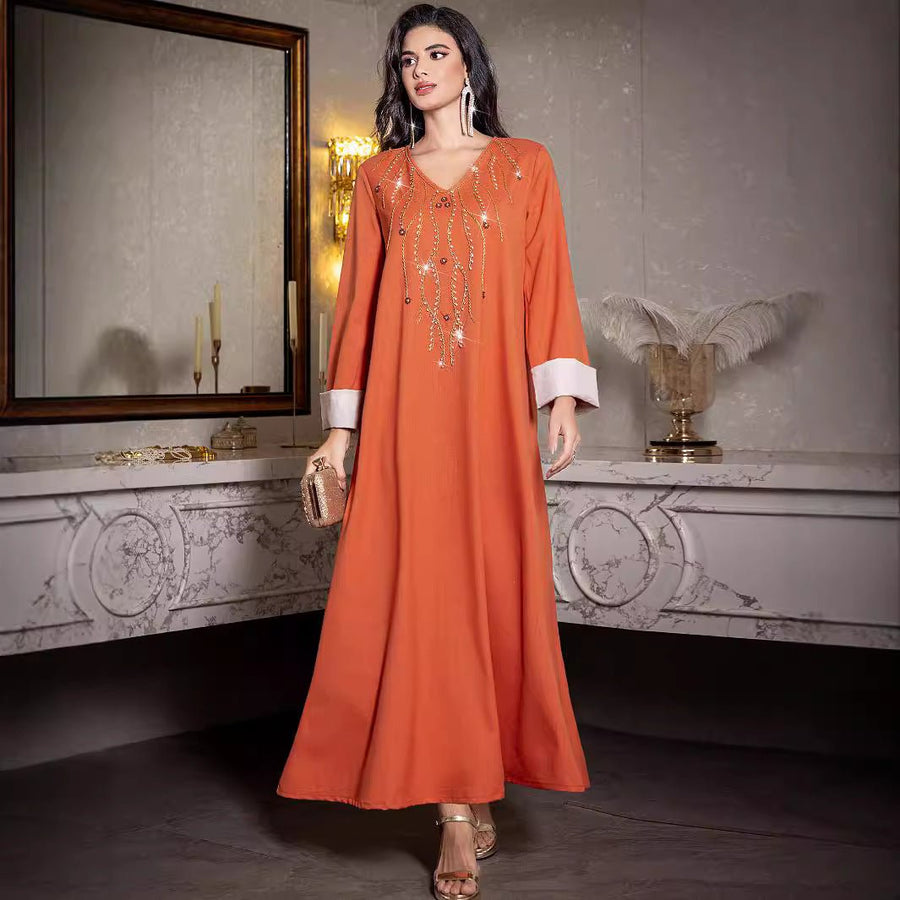 Élégante robe Abaya orange à col en V, coupe ample, ornée de strass et perles cousus à la main, avec poignets contrastants (MA191)