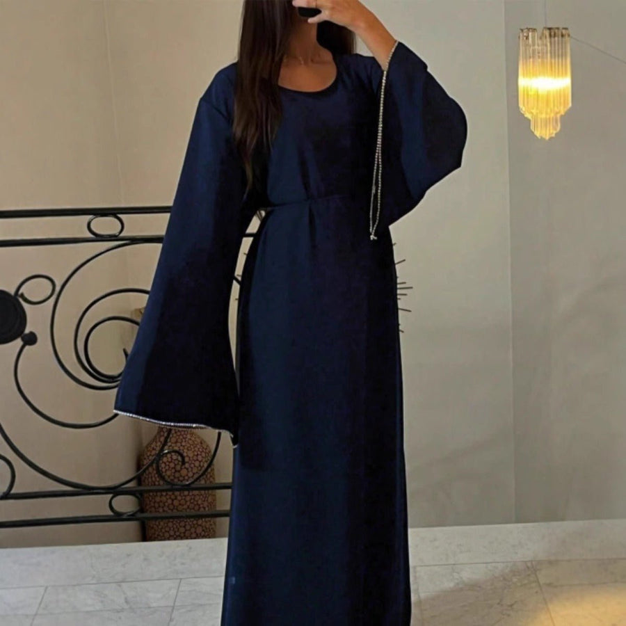 Robe Abaya de Luxe à Manches Amples avec Chaîne aux Poignets - Robe Longue Élégante et Pudique à Manches Longues avec Détails Argentés (MA278)