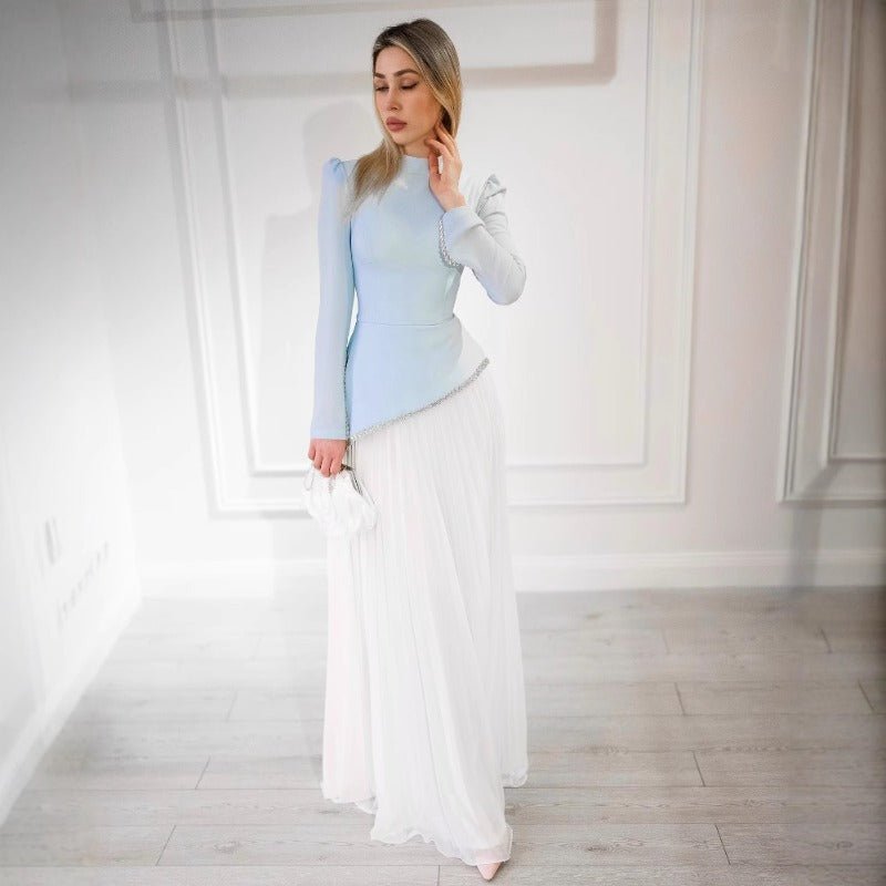 Robe de soirée élégante en mousseline bleu et blanc | Robe maxi plissée à col montant (MA298)