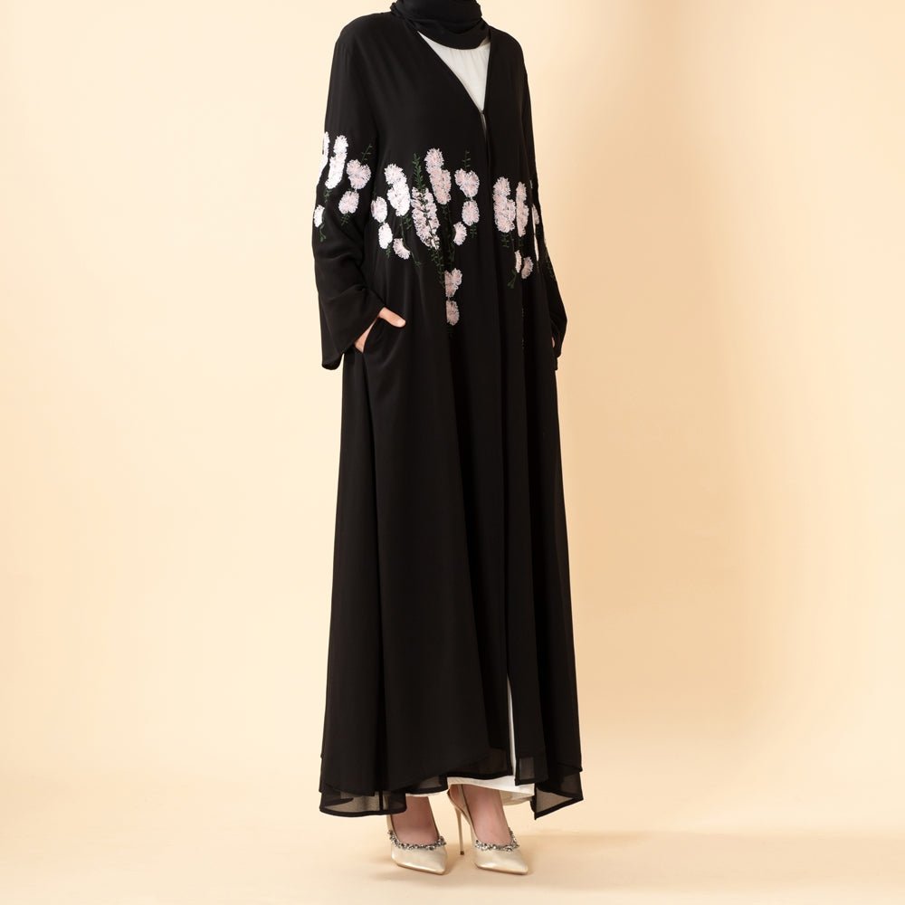 Abaya ouverte en mousseline double épaisseur, brodée de motifs floraux de luxe (MOA308)