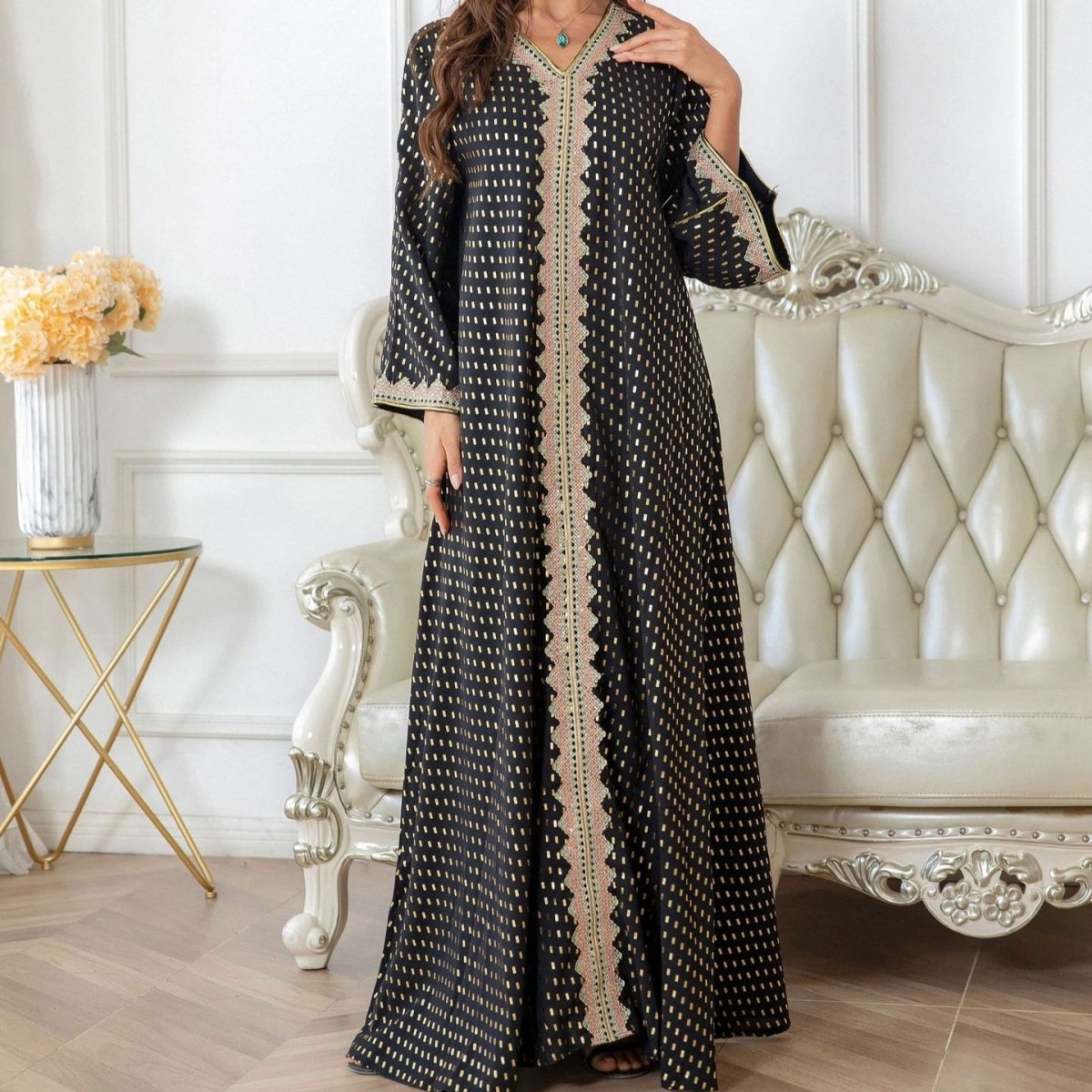 Abaya en dentelle brodée avec finition métallique (MA367)