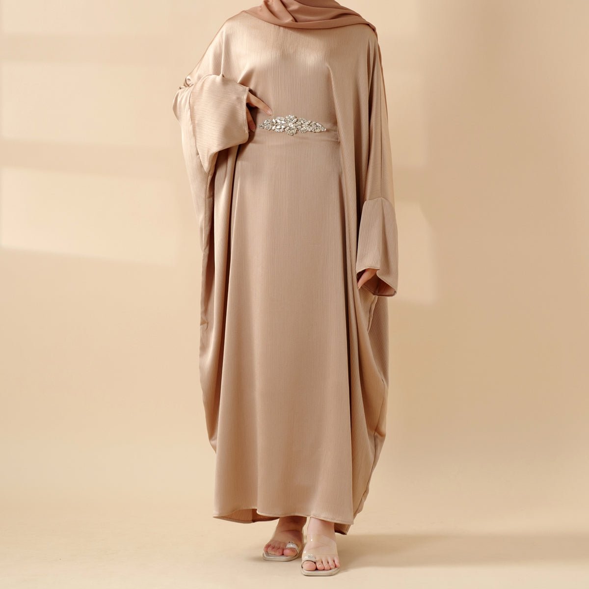 Kaftan modeste pour occasions spéciales : Abaya à manches chauve-souris avec taille strassée (MA135)
