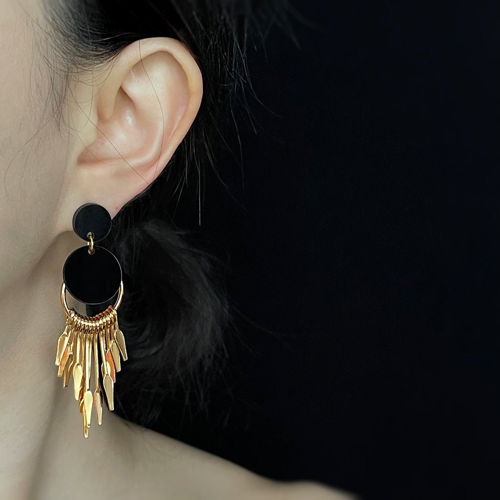 Boucles d'oreilles médiévales à pompons noir et or (MAC197)