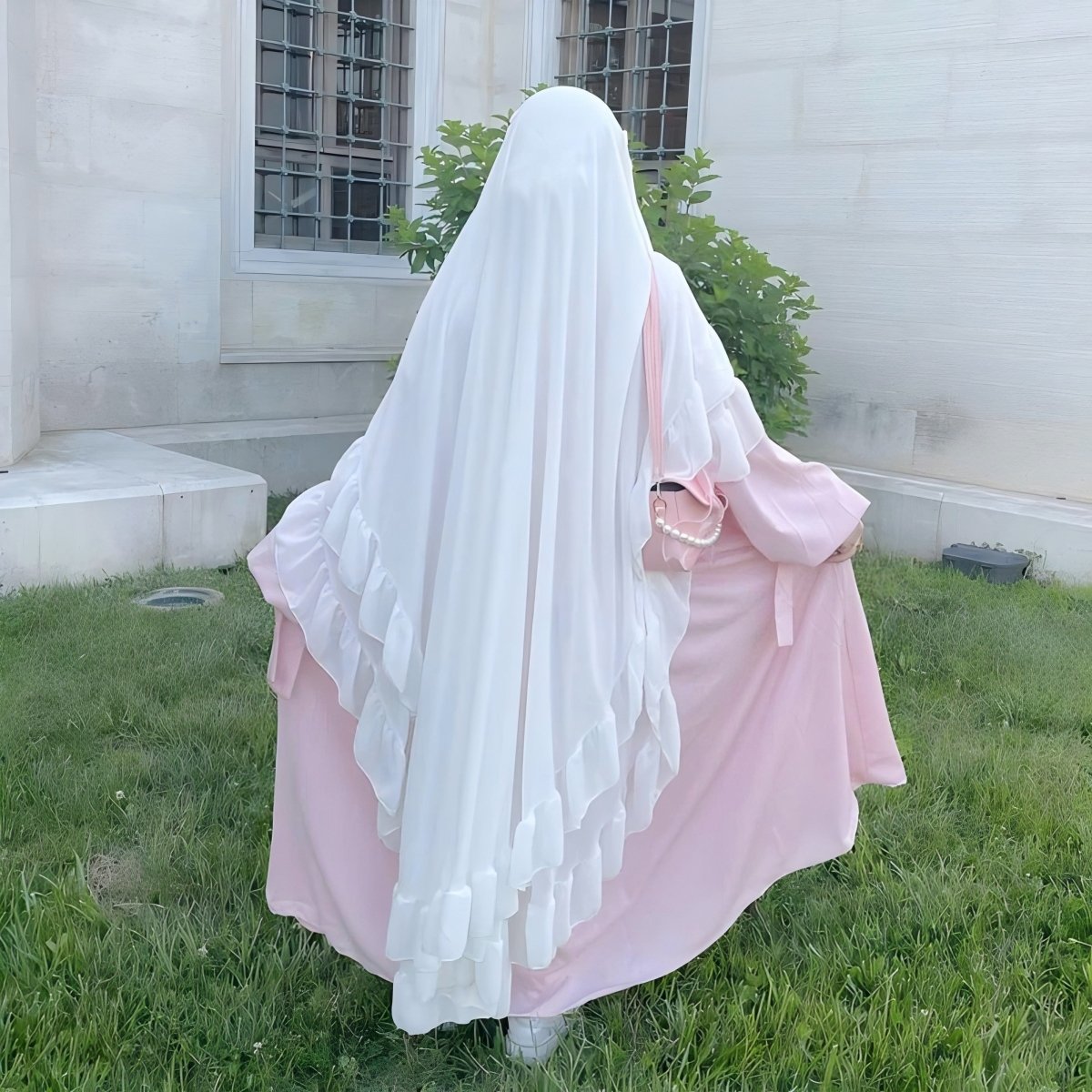 Hijabs Musulmans Unis et Doux au Design Cape Fluide | Foulard à Double Épaisseur, Grande Ampleur et Bords Volantés (MK023)