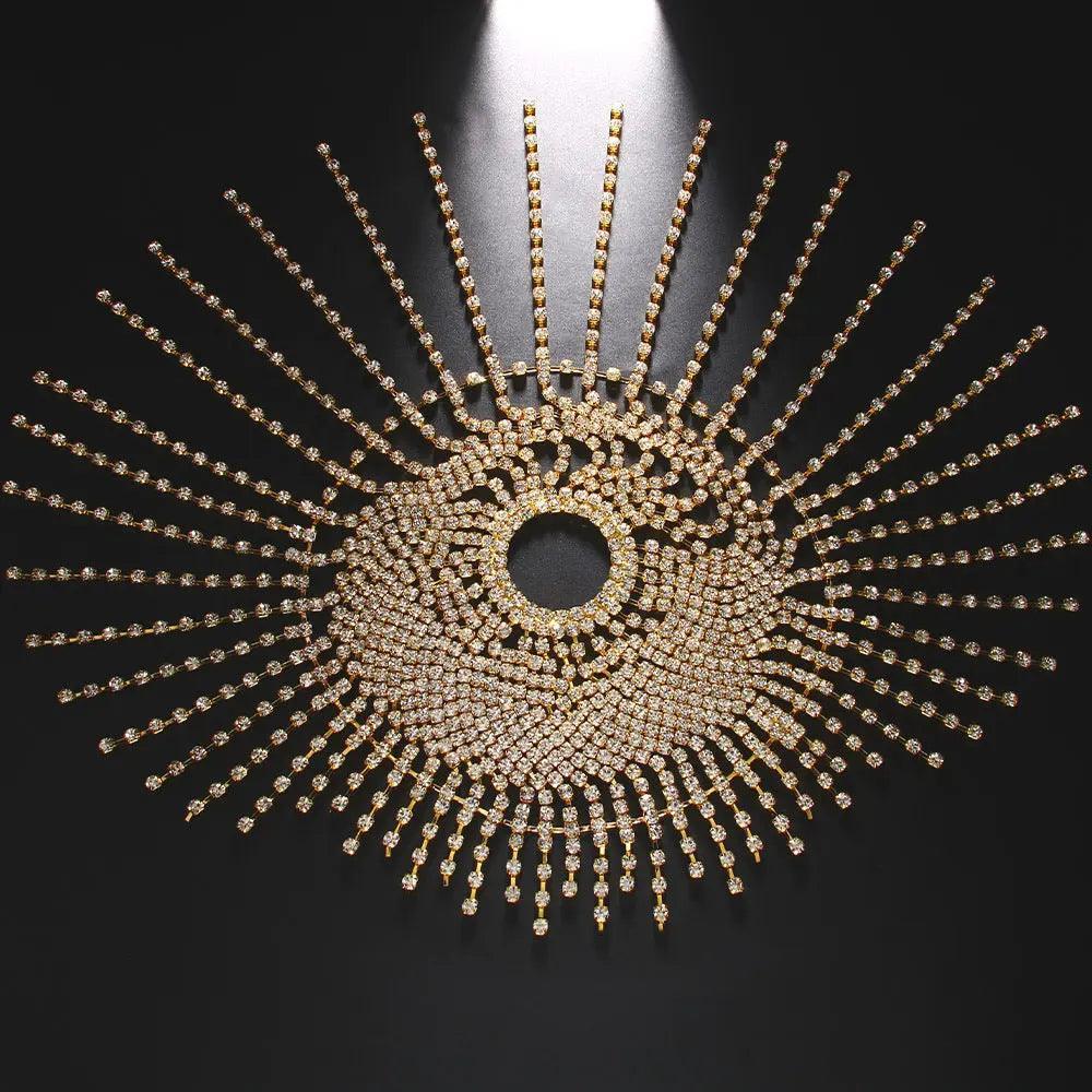 Coiffe MAC051 avec chaîne strass et pompon