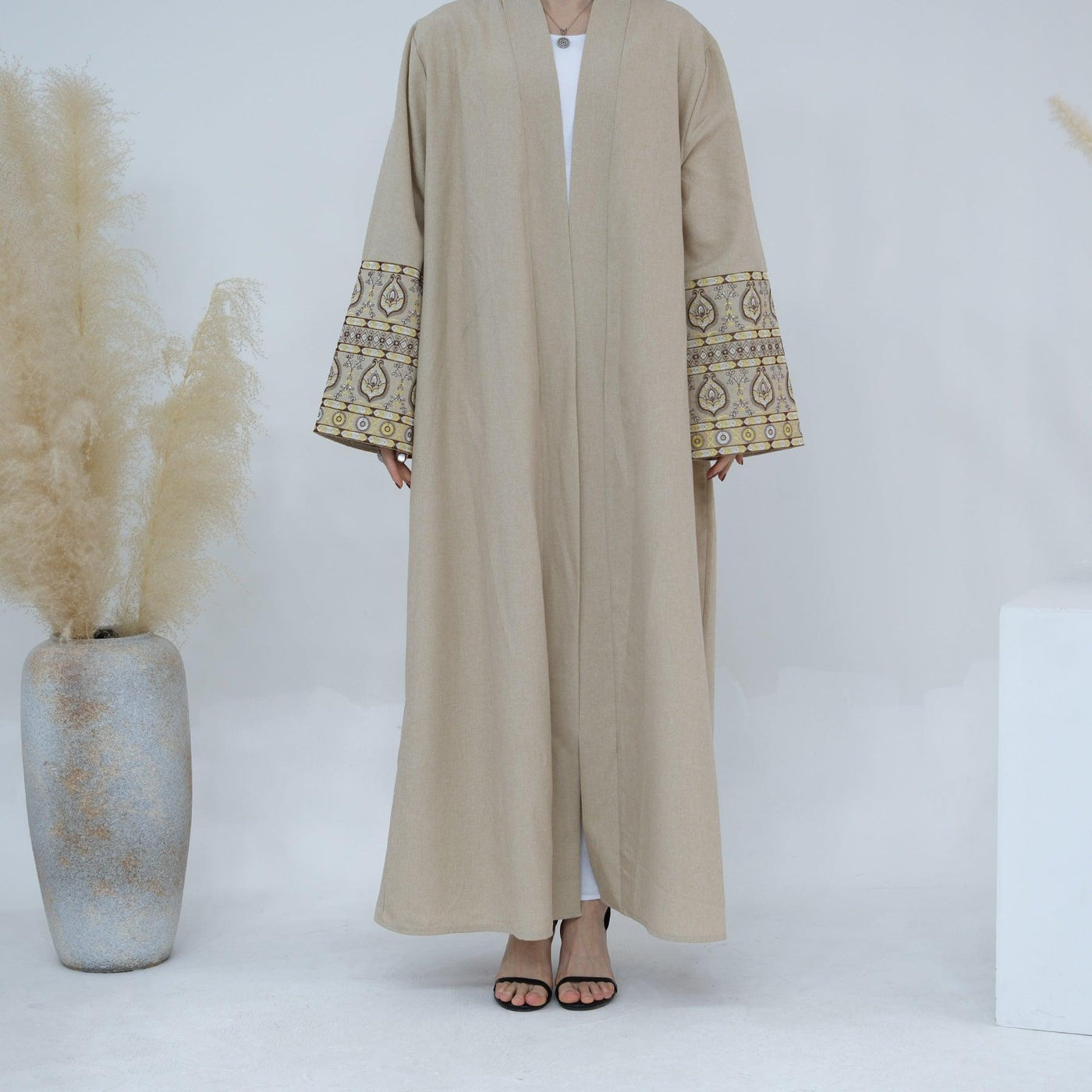 Ensemble Abaya Ouverte Broderie Exquise (MOA039)