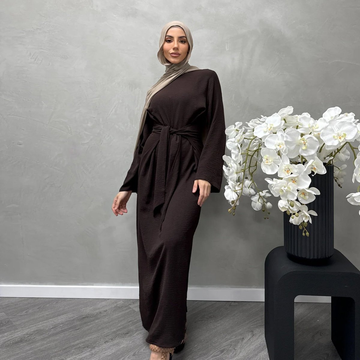 Abaya Crêpe Élégante Ajustée à Lacets (MA136)